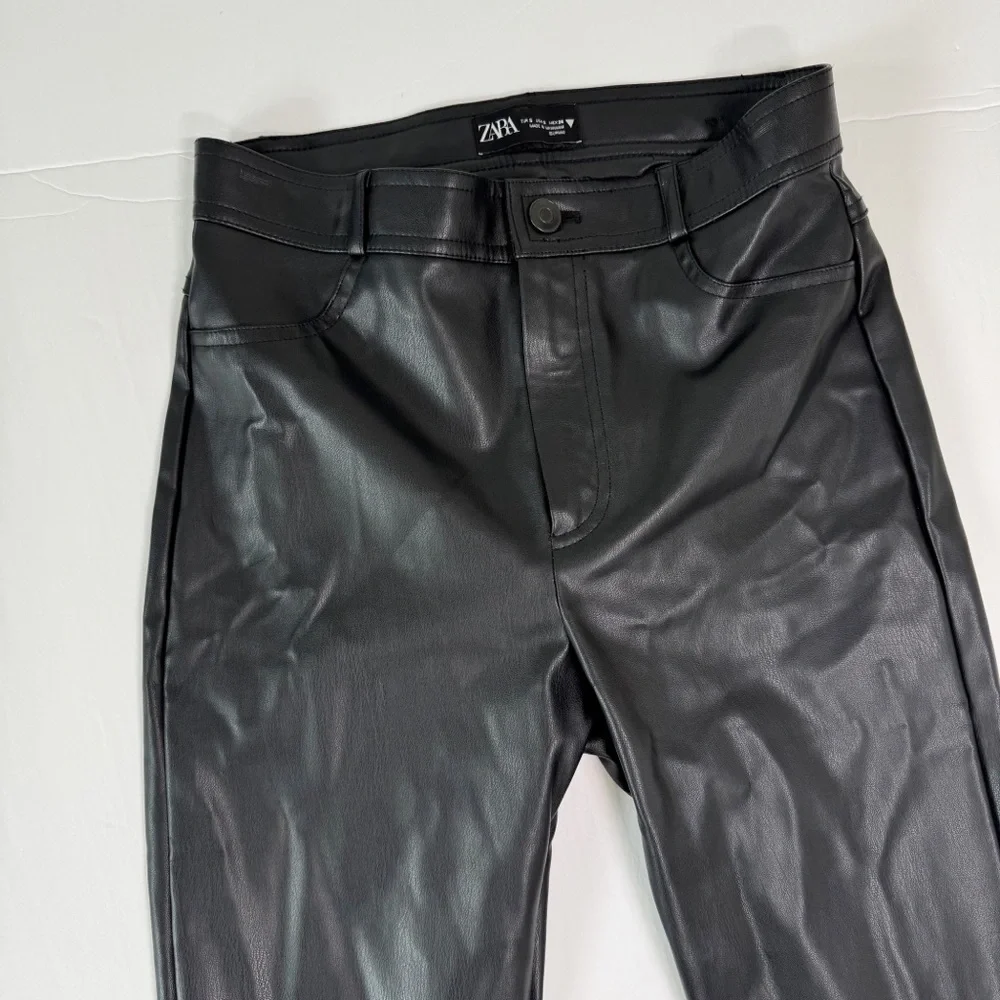 Zara Faux Leather black pants with ankle‎ zipper Size Small 5427